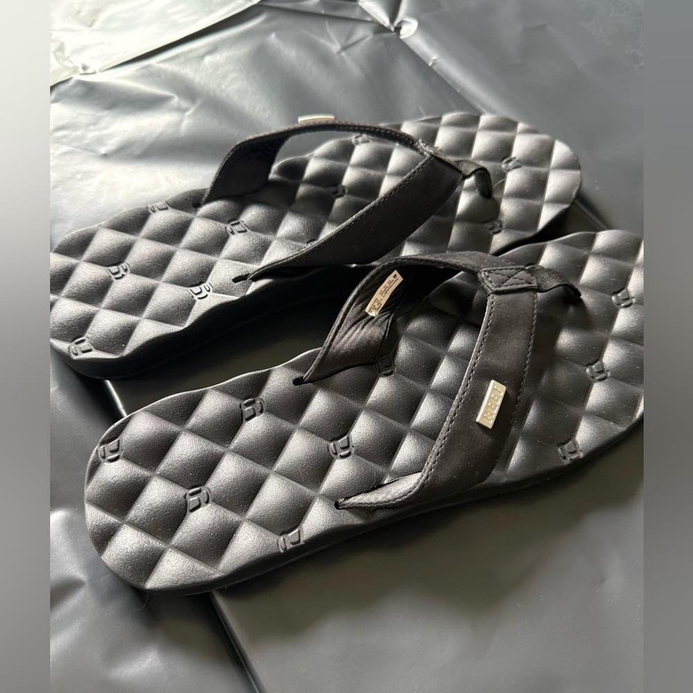 Reef Black Quilted Sandals